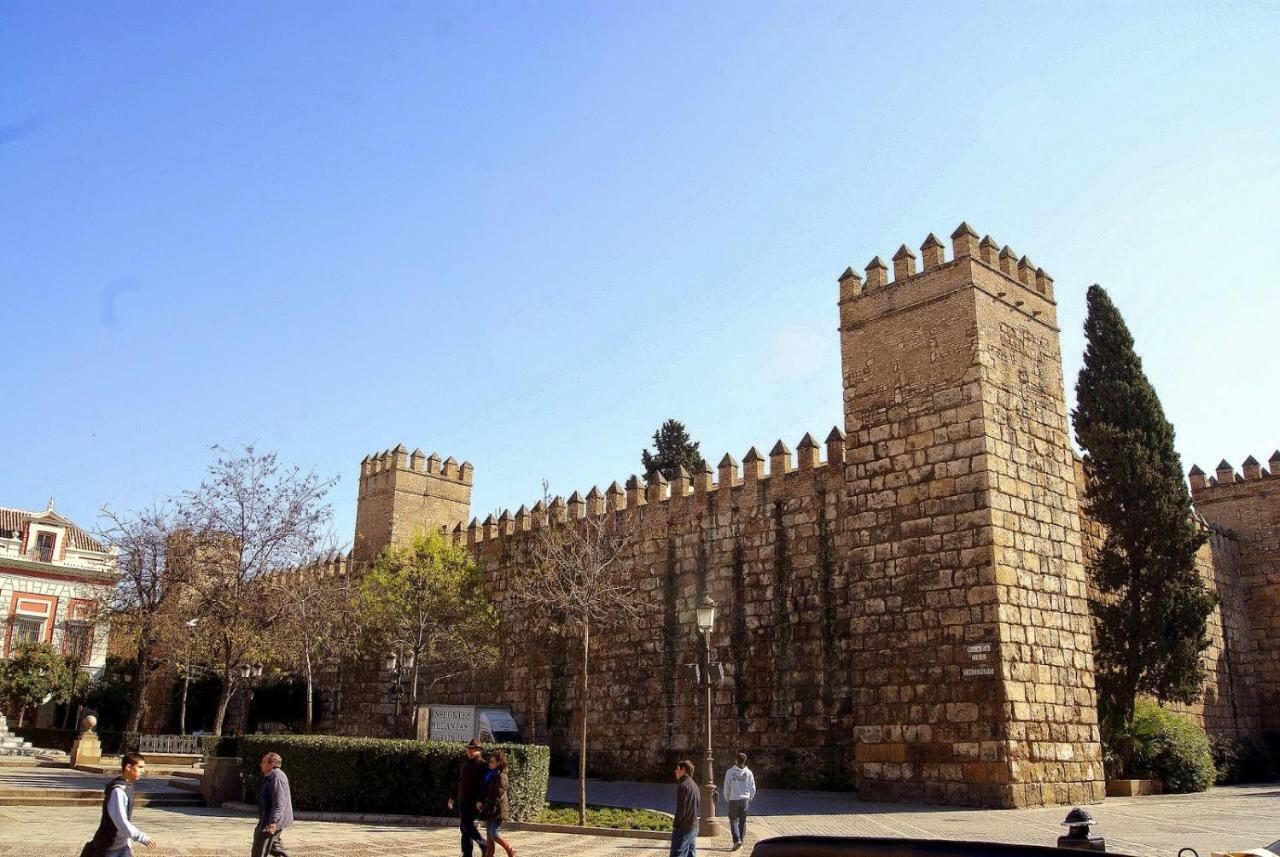 Go To Sevilla Cathedral Exterior photo