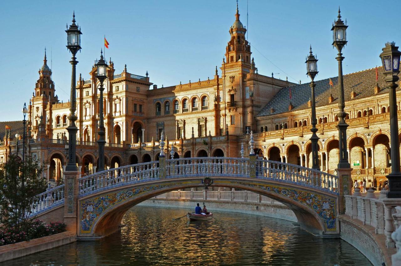 Go To Sevilla Cathedral Exterior photo