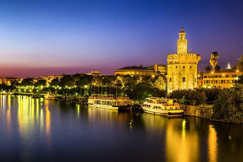 Go To Sevilla Cathedral Exterior photo