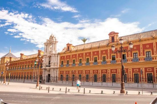 Go To Sevilla Cathedral Exterior photo